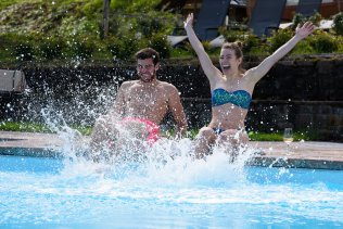 Divertimento in piscina
